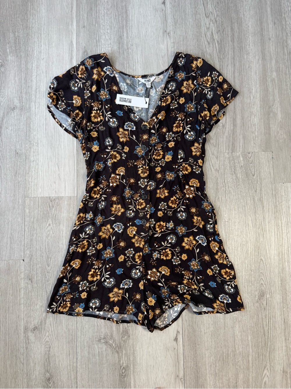 BB DAKOTA Romper Womens Black Wildflowers Boho Oilslick Floral Shorts XS NWT